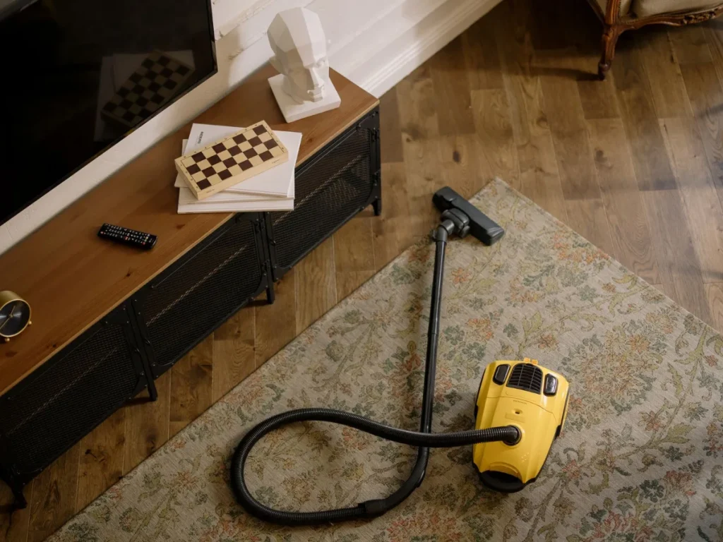 Ruang tamu bersih setelah dikerjakan cleaning service