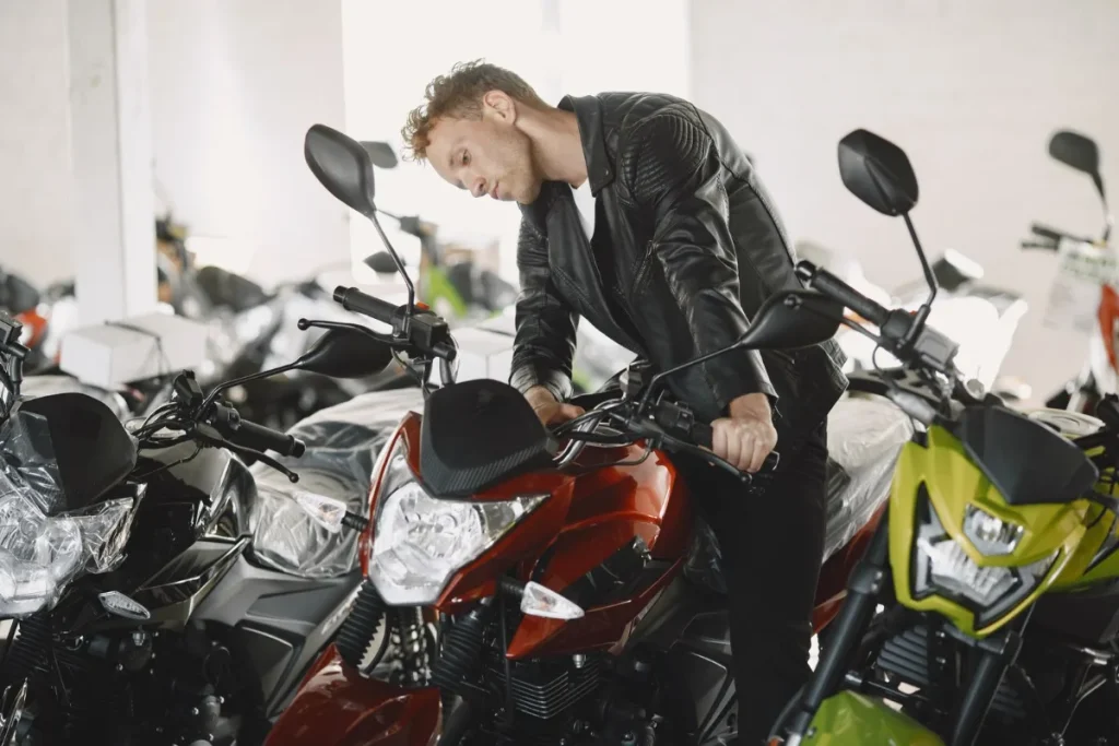 Deretan motor di showroom dealer