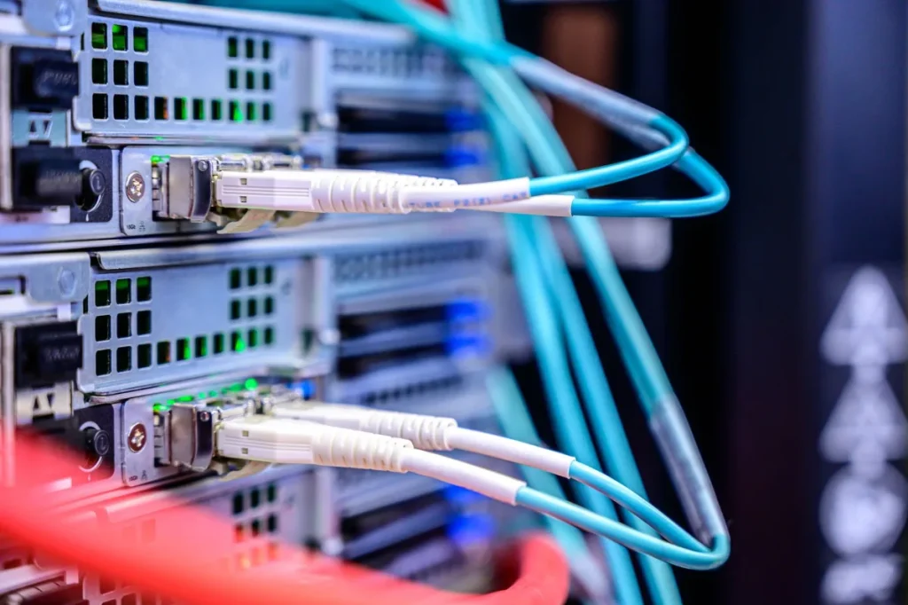 Kabel jaringan server untuk berbagai jenis hosting
