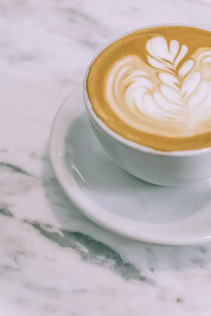 Latte art di kedai kopi