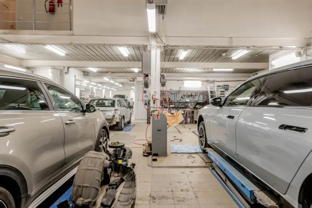 Area servis di bengkel mobil